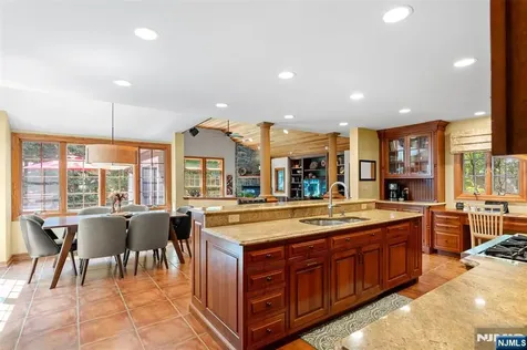 565 Dorchester Drive River Vale NJ 07675