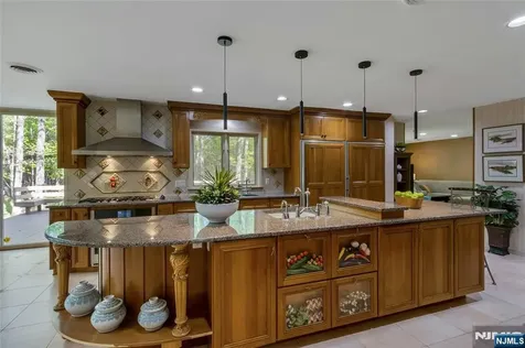 78 Apple Ridge Woodcliff Lake NJ 07677