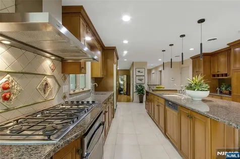 78 Apple Ridge Woodcliff Lake NJ 07677