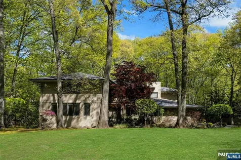 78 Apple Ridge Woodcliff Lake NJ 07677