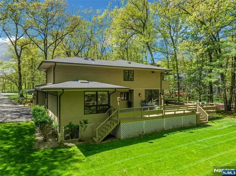 78 Apple Ridge Woodcliff Lake NJ 07677