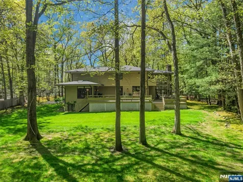 78 Apple Ridge Woodcliff Lake NJ 07677