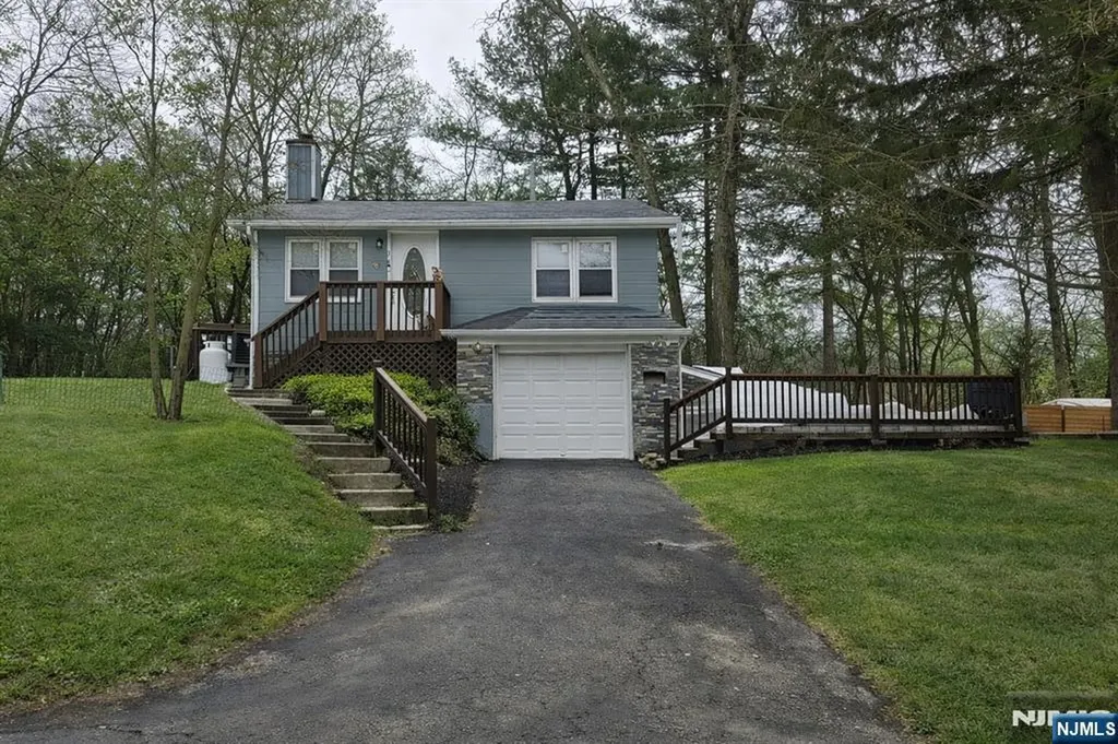 36 Chatham Road West Milford NJ 07421