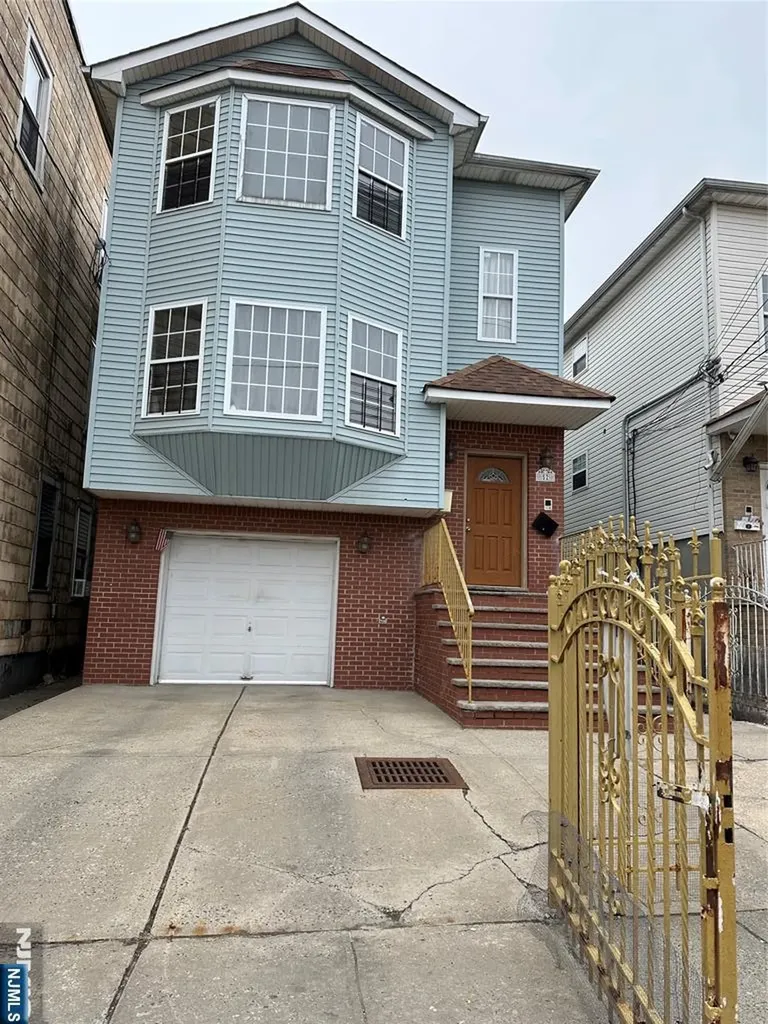 52 Stone Street Newark NJ 07104