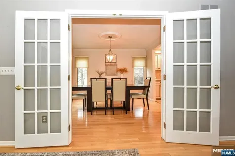 37 Niagara Drive Mahwah NJ 07430