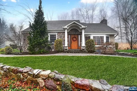 8 Hemlock Lane Kinnelon Borough NJ 07405