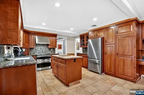 8 Hemlock Lane Kinnelon Borough NJ 07405