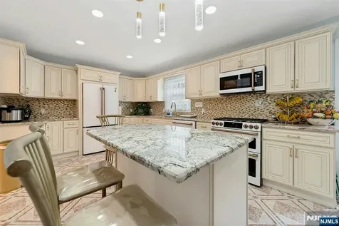 8 Monaghan Road Edison NJ 08817