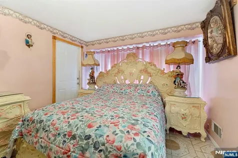 8 Monaghan Road Edison NJ 08817