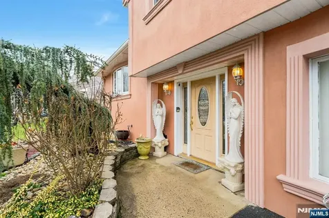 8 Monaghan Road Edison NJ 08817