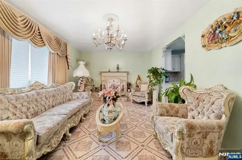 8 Monaghan Road Edison NJ 08817
