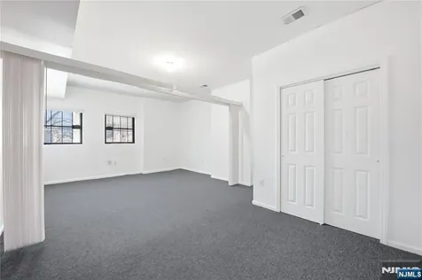 44 1//2 3rd Street Newark NJ 07107