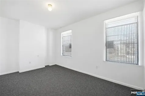 44 1//2 3rd Street Newark NJ 07107