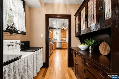 384 Anderson Street Hackensack NJ 07601