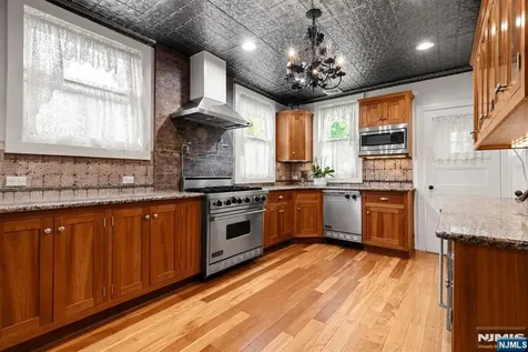 384 Anderson Street Hackensack NJ 07601