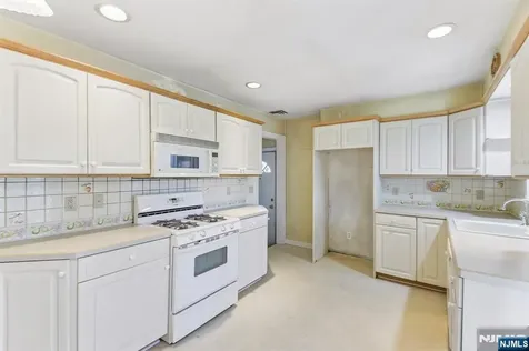 59 Pershing Road Clifton NJ 07013