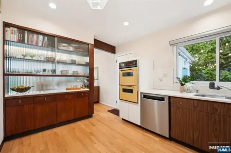 208 Prospect Avenue Oradell NJ 07649