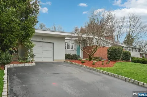 208 Prospect Avenue Oradell NJ 07649