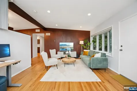 208 Prospect Avenue Oradell NJ 07649