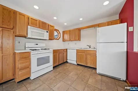 125 Merritt Avenue Bergenfield NJ 07621