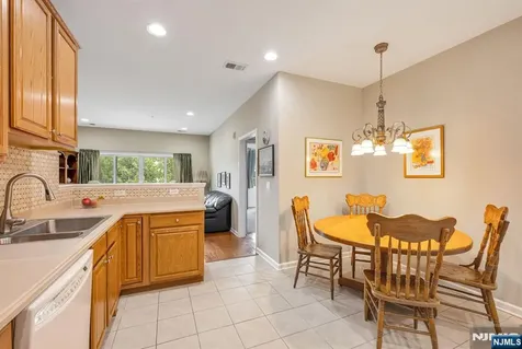 5201 Warrens Way Wanaque NJ 07465