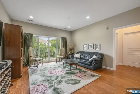 5201 Warrens Way Wanaque NJ 07465