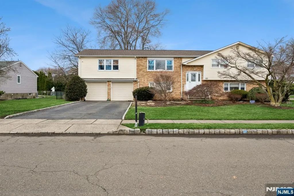 2 Caryn Place Fairfield NJ 07004