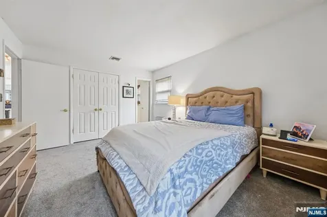 2 Caryn Place Fairfield NJ 07004