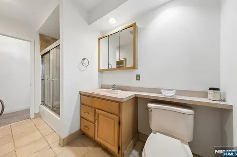 2 Caryn Place Fairfield NJ 07004