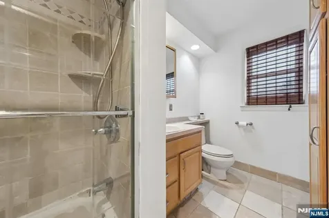 2 Caryn Place Fairfield NJ 07004