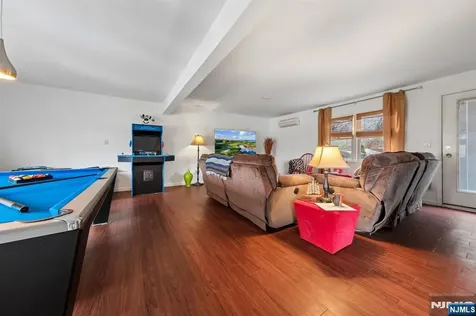 2 Caryn Place Fairfield NJ 07004