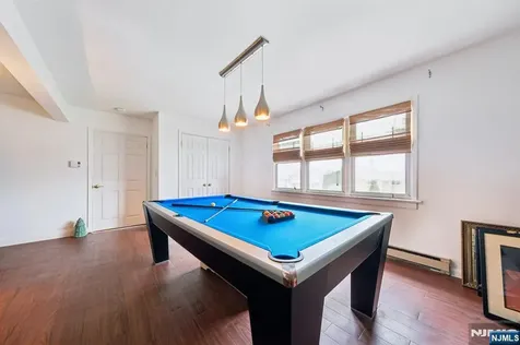 2 Caryn Place Fairfield NJ 07004