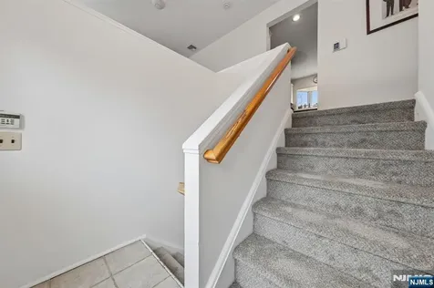 2 Caryn Place Fairfield NJ 07004