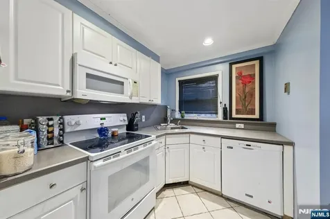 2 Caryn Place Fairfield NJ 07004