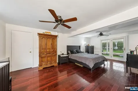 2 Caryn Place Fairfield NJ 07004