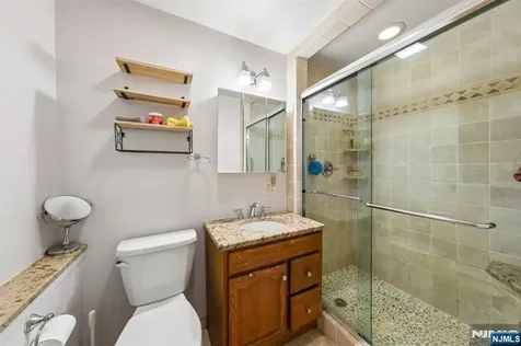 2 Caryn Place Fairfield NJ 07004