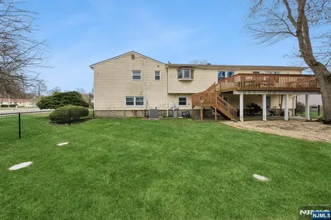 2 Caryn Place Fairfield NJ 07004