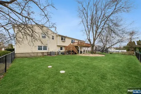 2 Caryn Place Fairfield NJ 07004