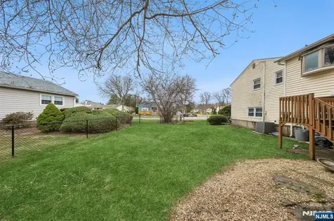 2 Caryn Place Fairfield NJ 07004