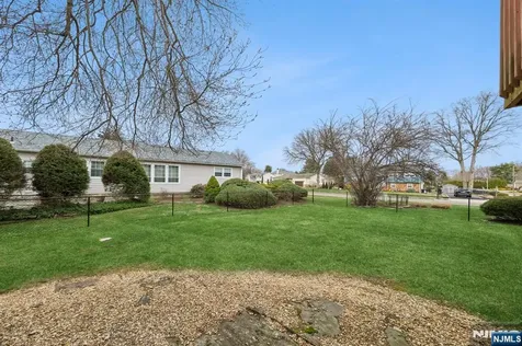 2 Caryn Place Fairfield NJ 07004
