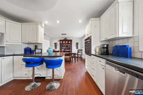 2 Caryn Place Fairfield NJ 07004