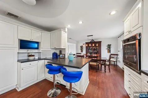 2 Caryn Place Fairfield NJ 07004