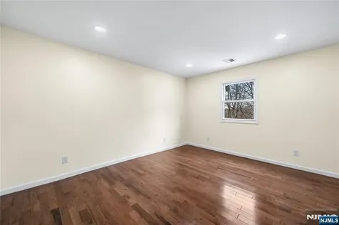 20 Ella Street Bloomingdale NJ 07403
