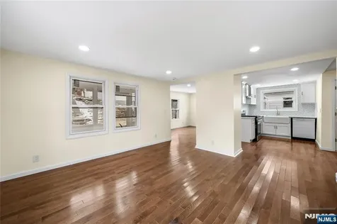 20 Ella Street Bloomingdale NJ 07403