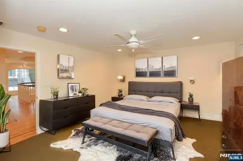 2186 Jones Road Fort Lee NJ 07024