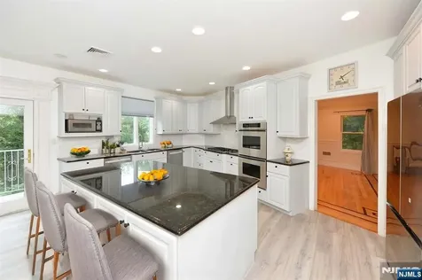 2186 Jones Road Fort Lee NJ 07024