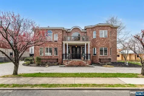 10 Fox Terrace Cliffside Park NJ 07010