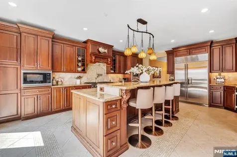 10 Fox Terrace Cliffside Park NJ 07010