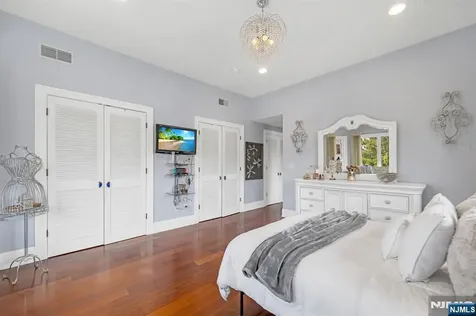 10 Fox Terrace Cliffside Park NJ 07010