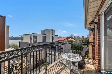 10 Fox Terrace Cliffside Park NJ 07010